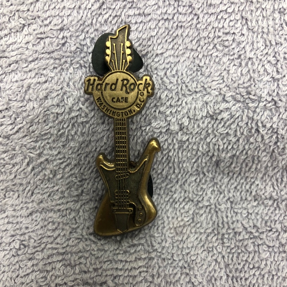 Hard Rock Cafe pin